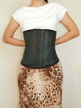 Black Latex Waist Trainer Corset - Sleek Hourglass Shaper